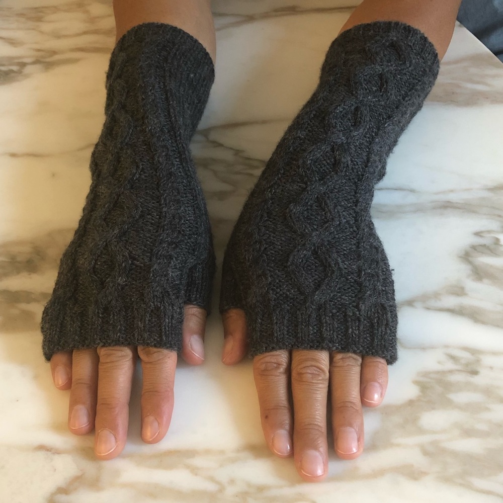 Grey wool fingerless gloves